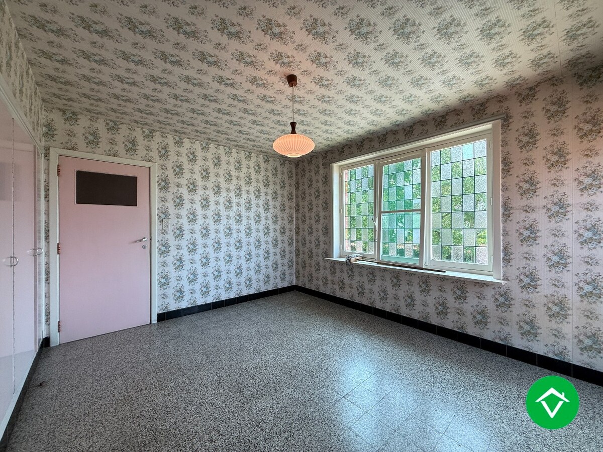 Stevige woning met 3 slaapkamers, tuin en garage in een rustige wijk te Rumbeke 