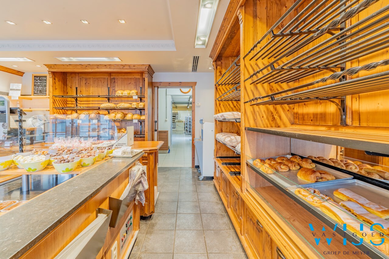 Goed draaiende bakkerij/handelspand te Ertvelde ! 