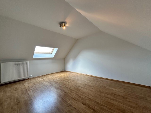 Een nette, comfortabele  gezinswoning met 3 slaapkamers, garage en tuin. 