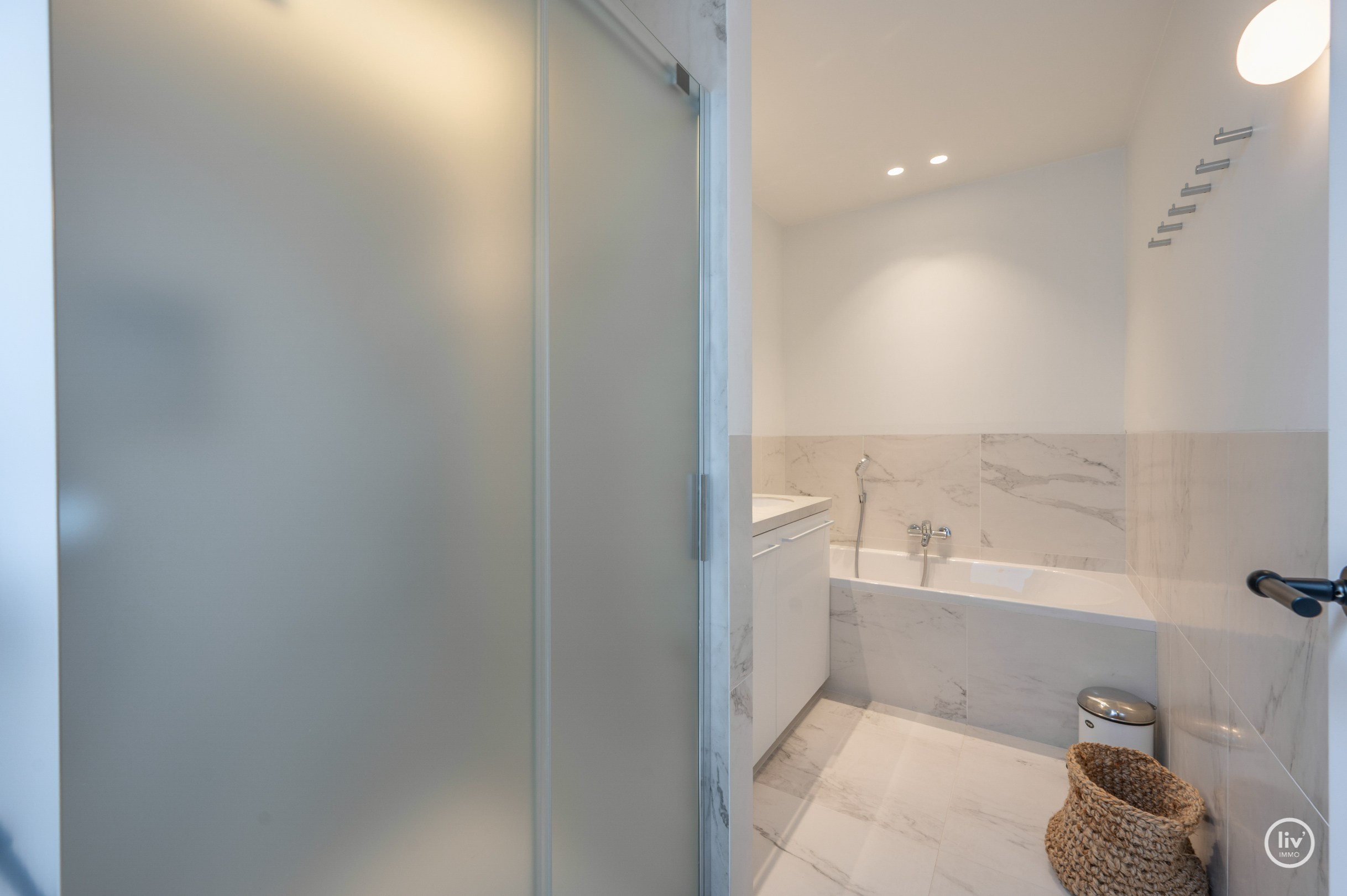 Appartement duplex unique avec 4 chambres dans une résidence récente au centre de Knokke. 