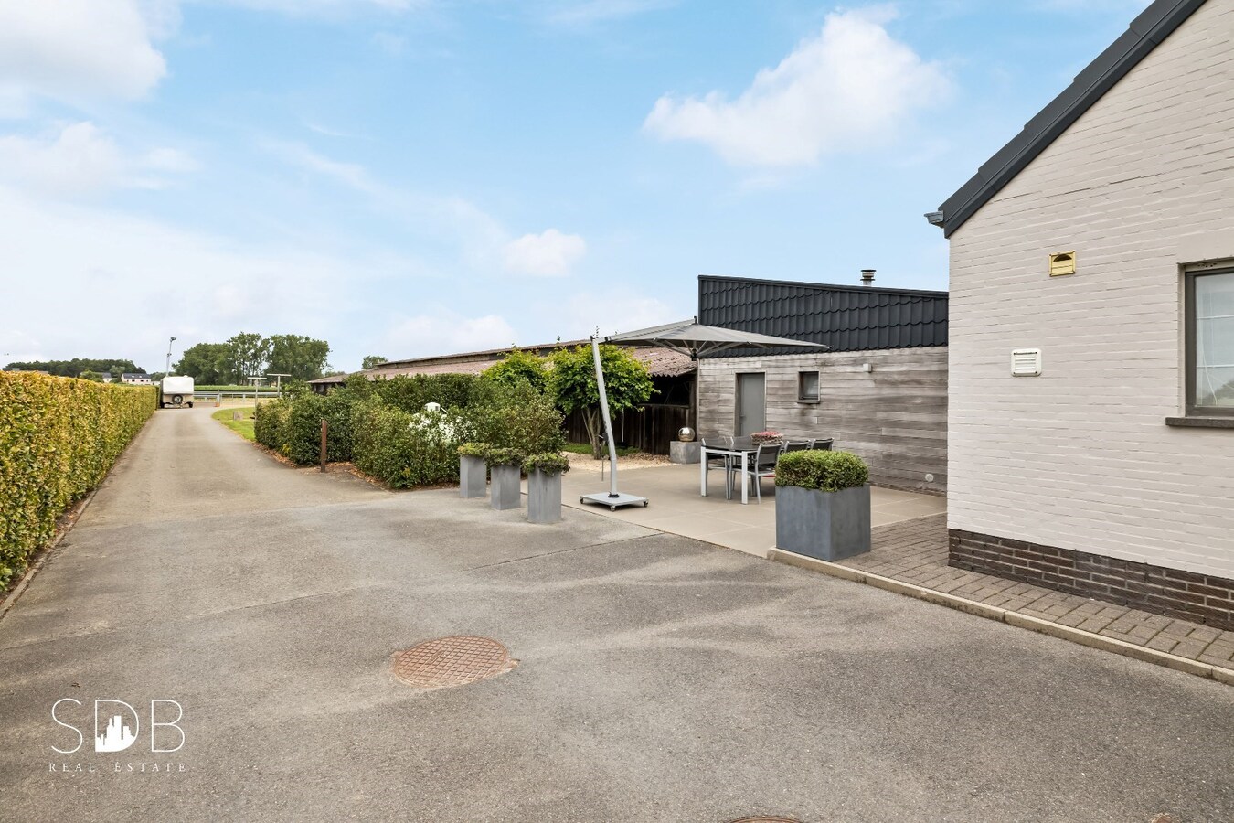 Hedendaagse woning inclusief paardenaccommodatie en graslanden op 4,22ha 