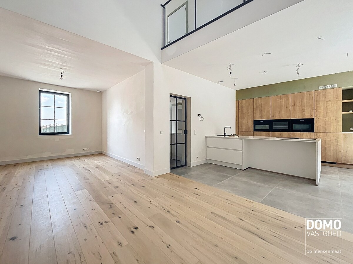 PRACHTIG GERENOVEERDE, LICHTRIJKE WONING MET 3 SLAAPKAMERS, 2 BADKAMERS, EEN ZONNIGE TUIN EN 2 PARKEERPLAATSEN TE GINGELOM (MIELEN-BOVEN-AALST) 