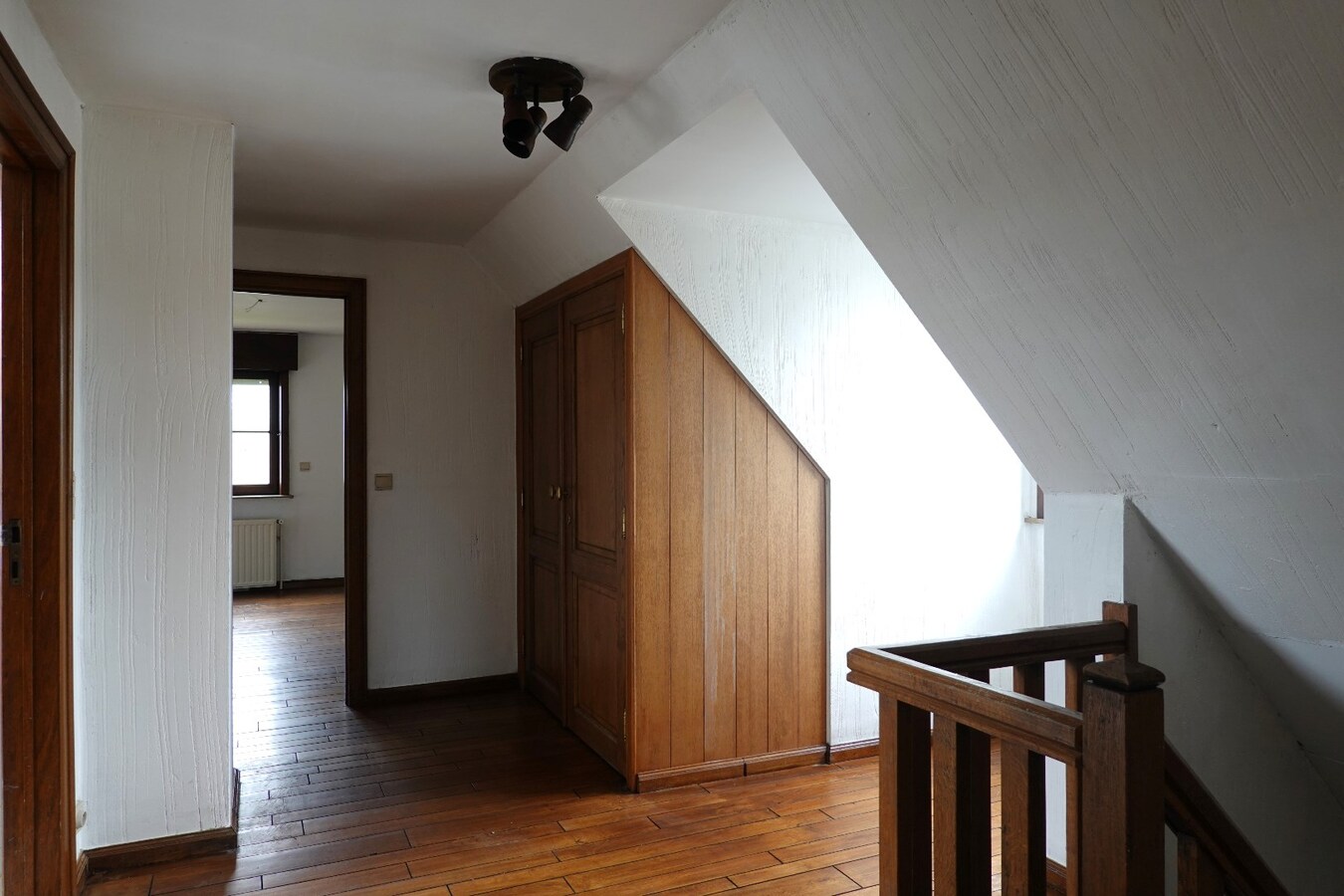 Te renoveren villa in bedrijventerreinzone voor KMO's 