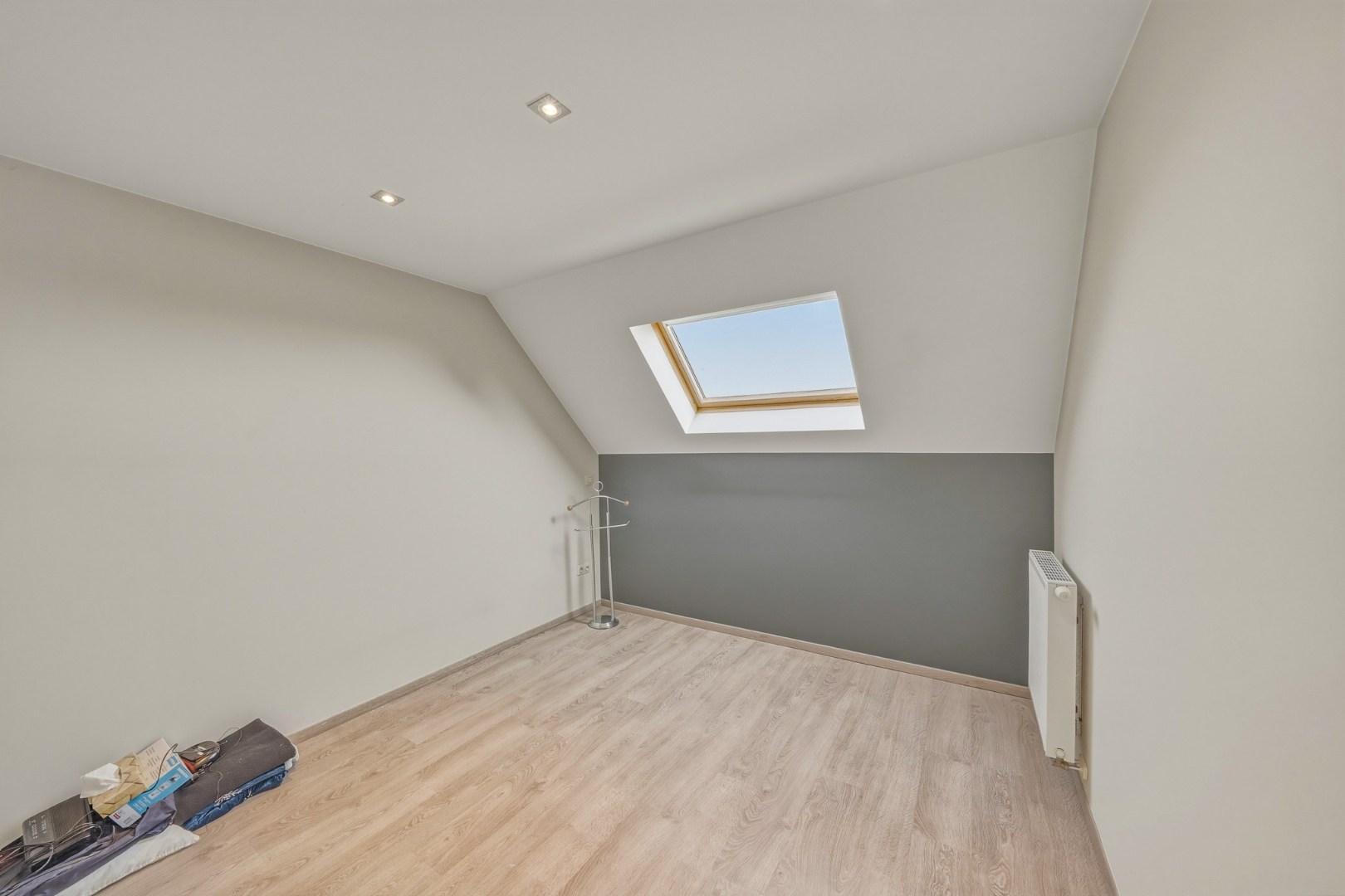 Instapklare recente woning met zeer ruime garage en tuin in Oudenburg 