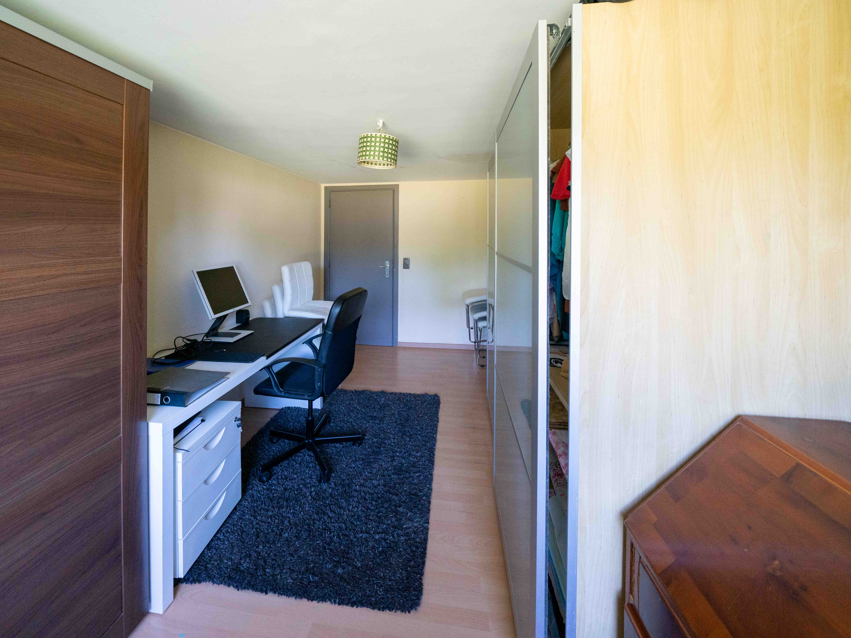 Maison (kangourou) très spacieuse avec jardin et double garage 