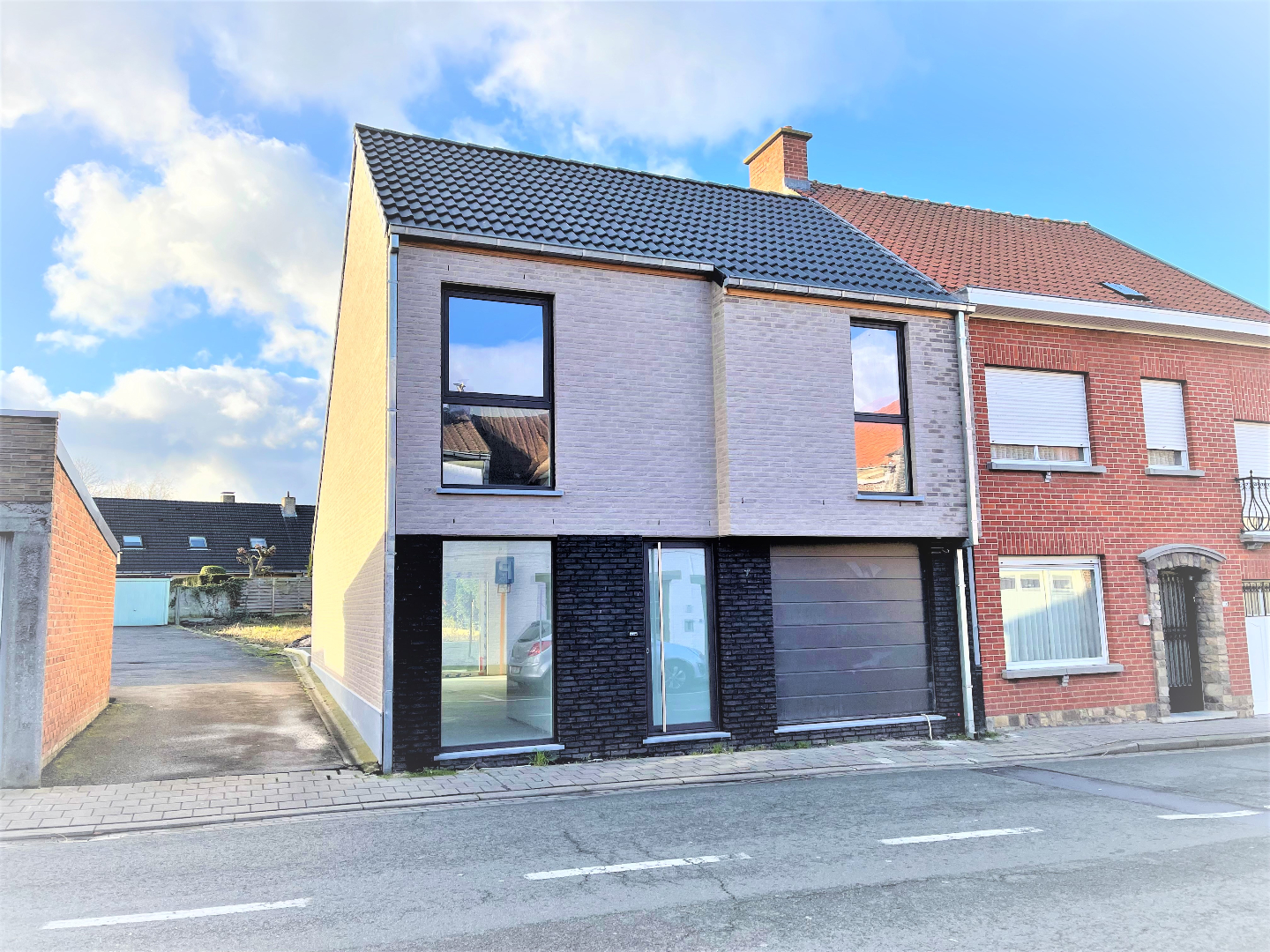 Nieuwbouwwoning met 3 slaapkamers en garage op 318m² 
