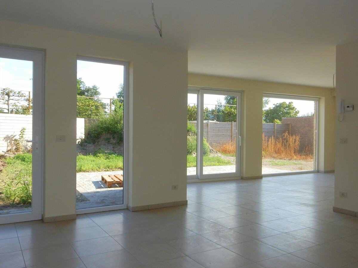 Mooie nieuwbouwwoning met 6 slaapkamers en garage 