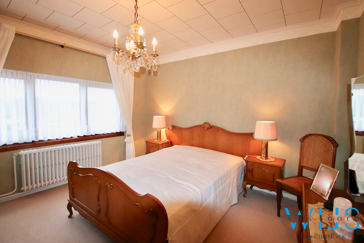 Ruime gezinswoning met 5 slaapkamers &amp; ZUIDgerichte tuin te Zelzate! 