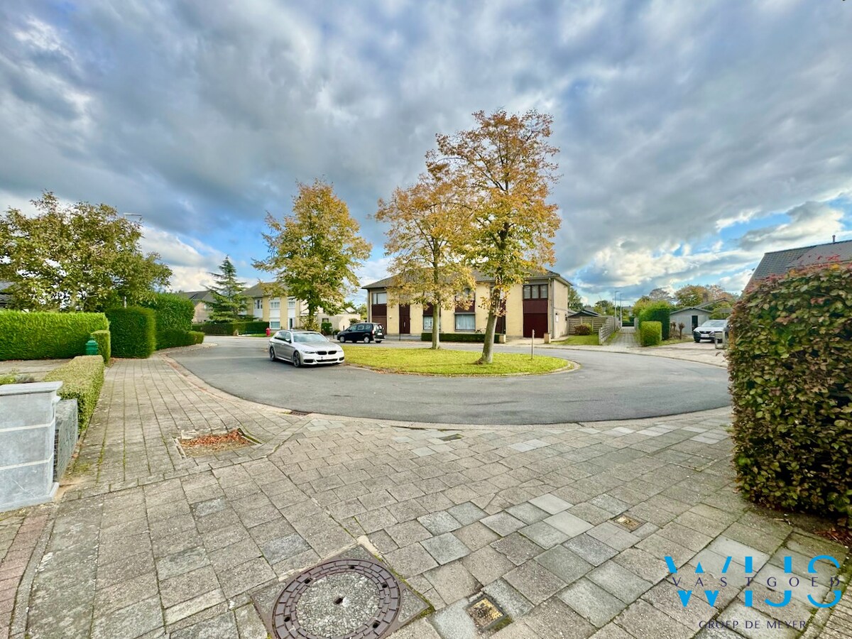 Ruime gezinswoning met 5 slaapkamers te Zelzate! 