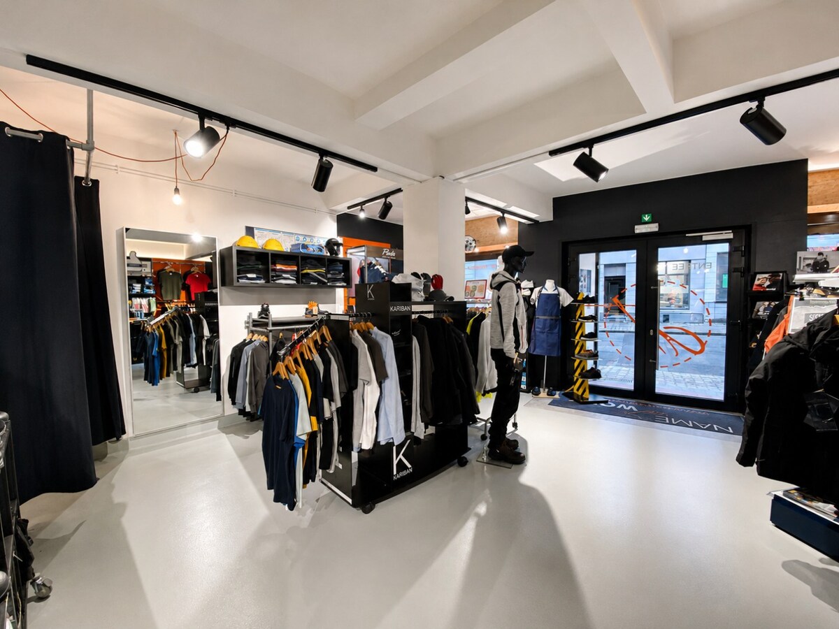 À Tournai : surface commerciale de ±136 m². Excellente visibilité ! 