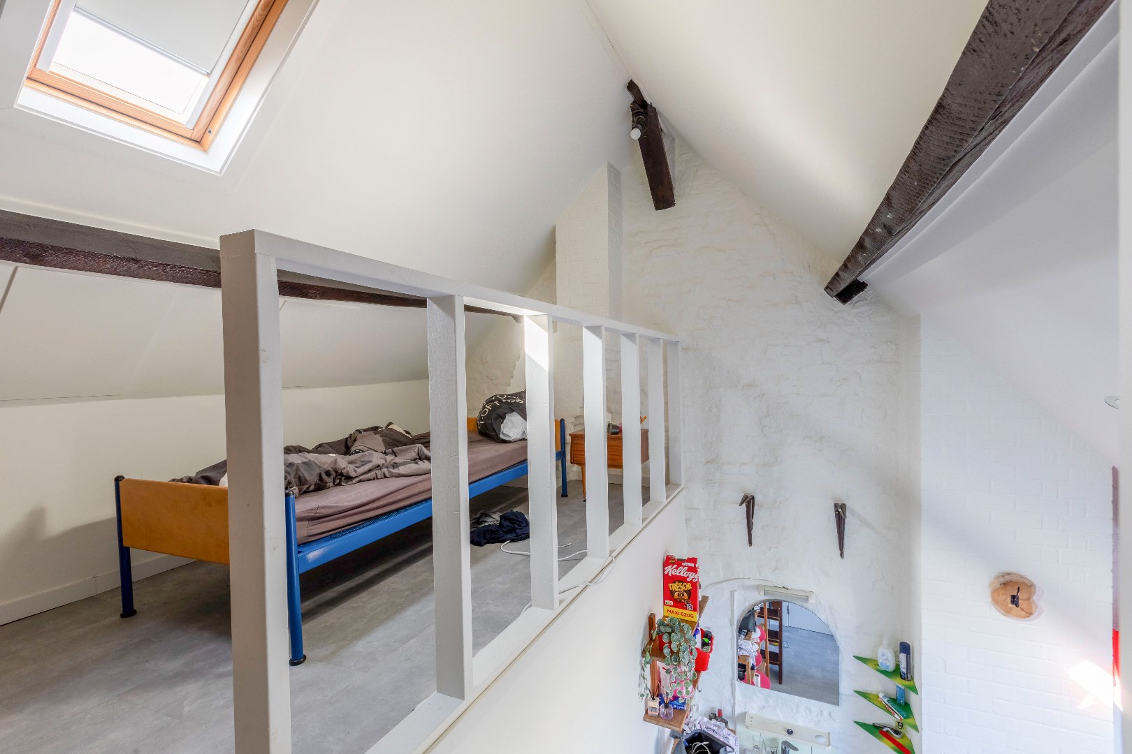 Vergunde opbrengsteigendom met 5 kamers nabij Gent Sint-Pieters. 