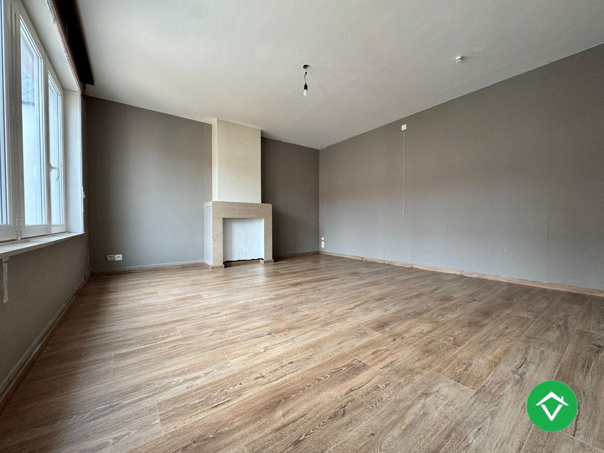 Te koop: Uniek gebouw met 2 appartementen, garage en ruime tuin – hartje Nieuwpoort-Stad 