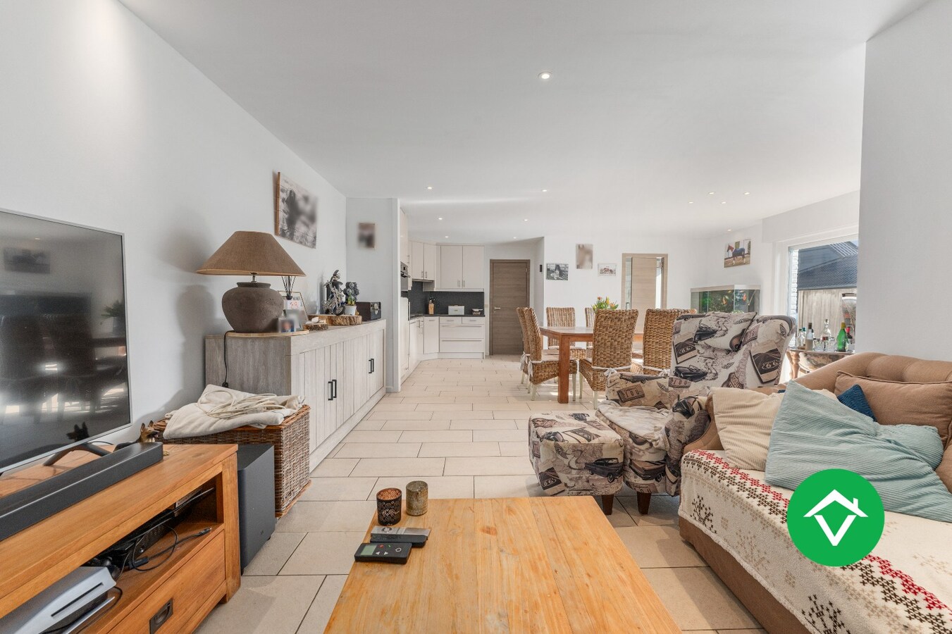 Functionele woning met drie slaapkamers, garage en ruime oprit te Ichtegem 