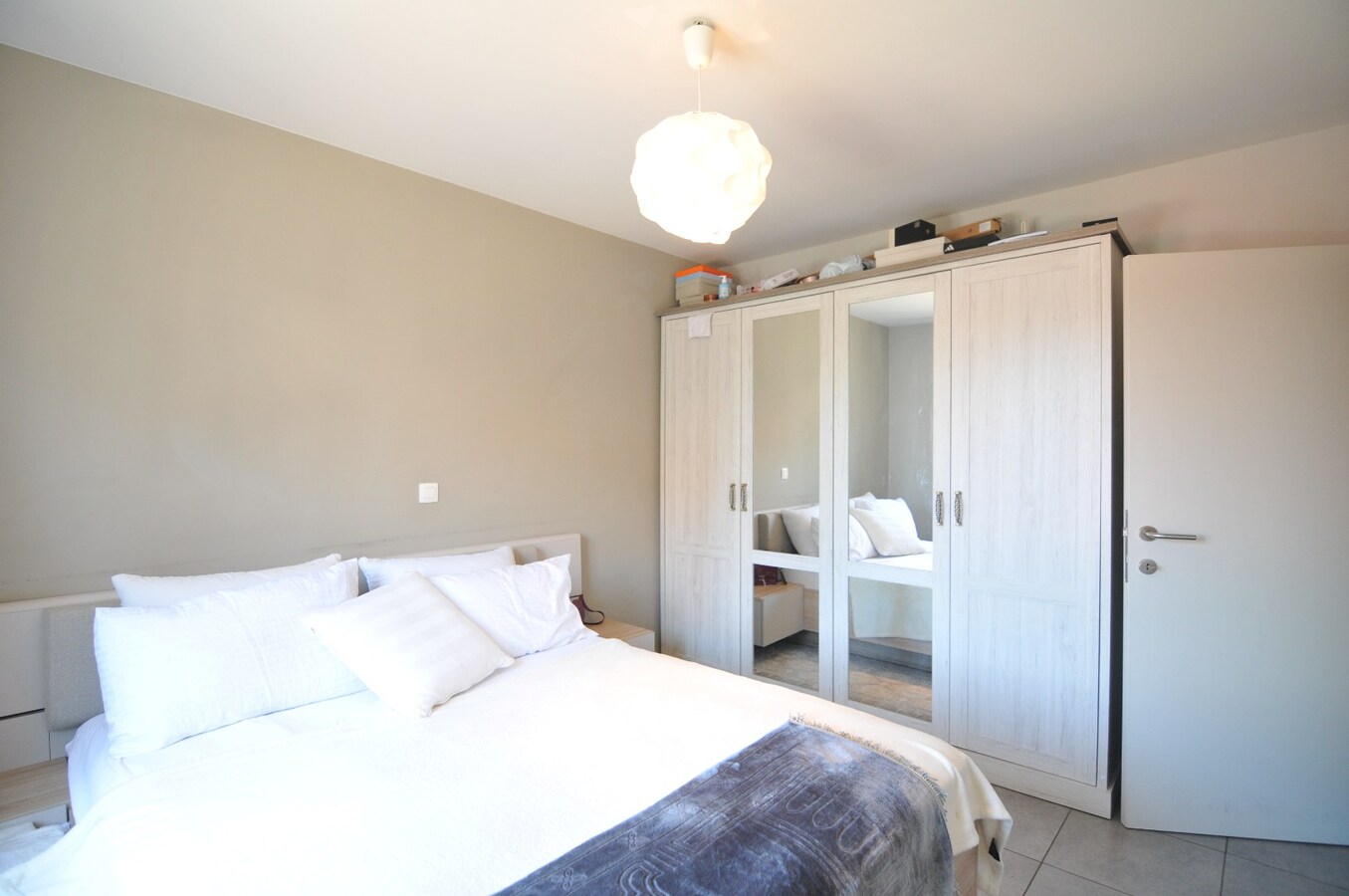 Lichtrijk appartement met garage in centrum Avelgem 