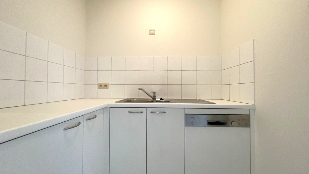 Commercieel gelijkvloers kantoor te koop nabij Singel te Berchem