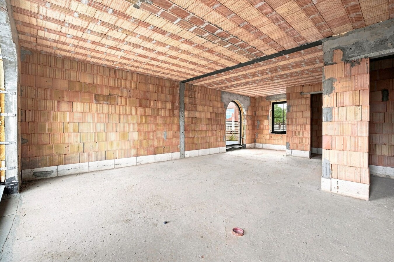 Ruime casco halfopen nieuwbouw met ruime garage in Merkem! 