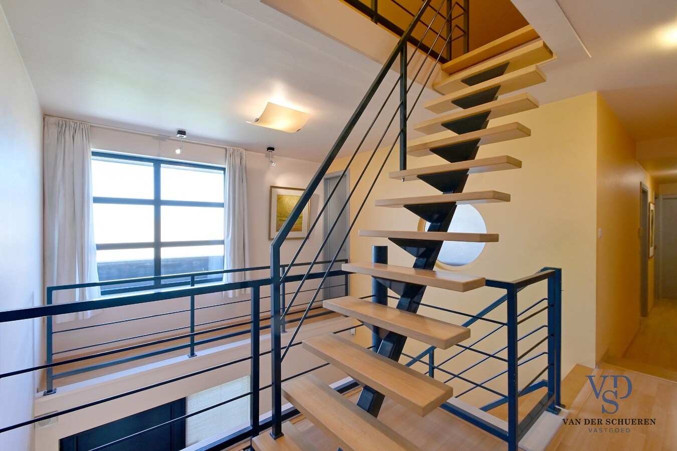 Exclusief en tijdloos wonen met exceptionele zichten. 