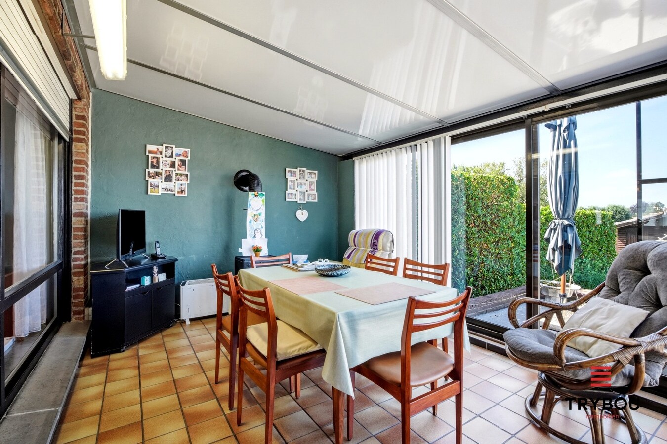 Alleenstaande woning op een ruim perceel met 3 slaapkamers en 2 garages! 