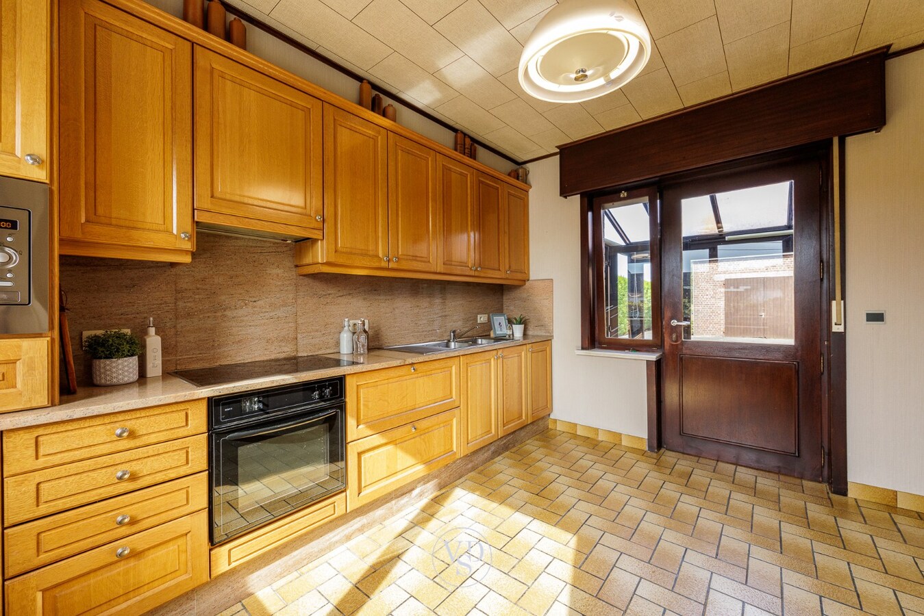 Landelijke woning - te renoveren. 