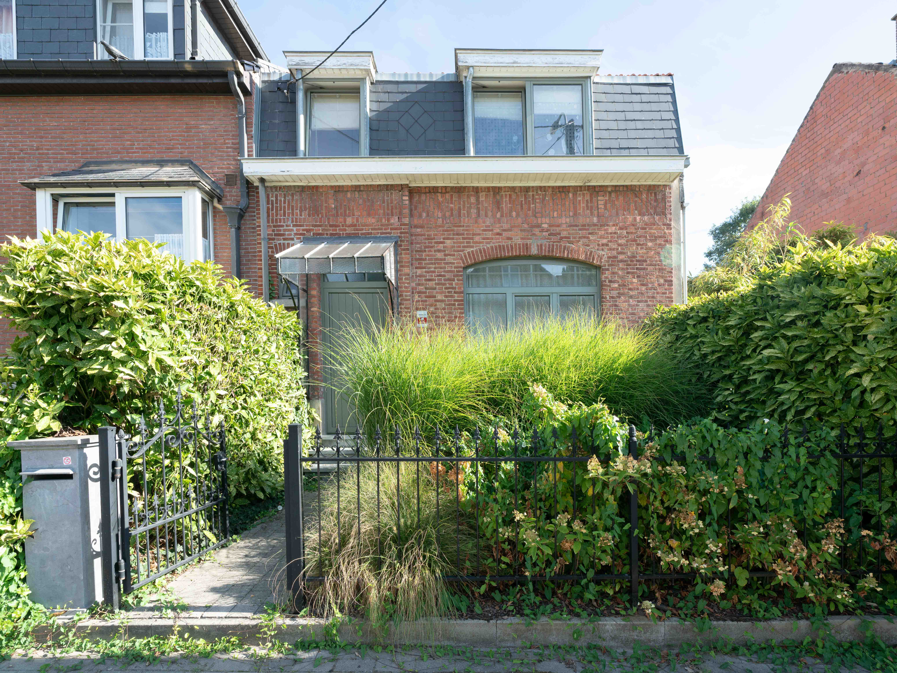 Zeer charmante eengezinswoning + projectgrond voor 2 app. 