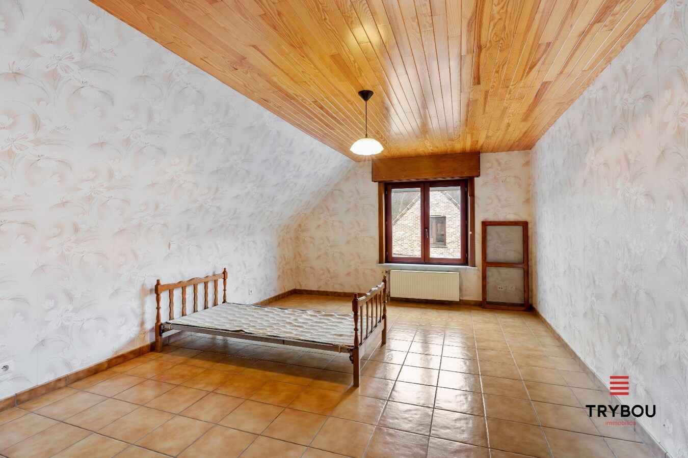 Ruime woning op ruim perceel grond in Centrum Houthulst 