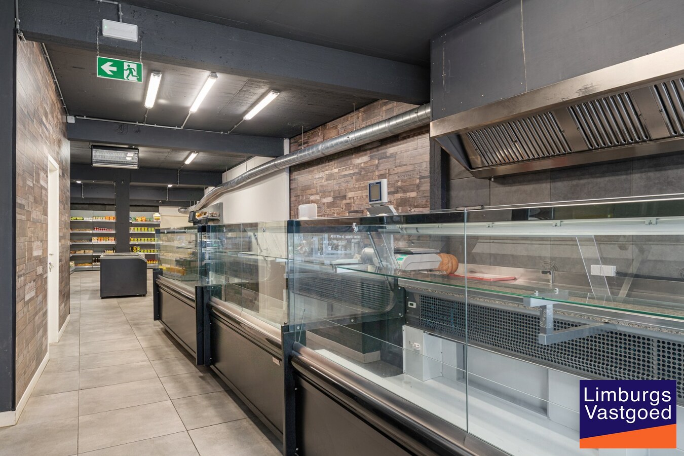 Commercieel uitstekend gelegen investeringspand bestaande uit winkel + duplex 