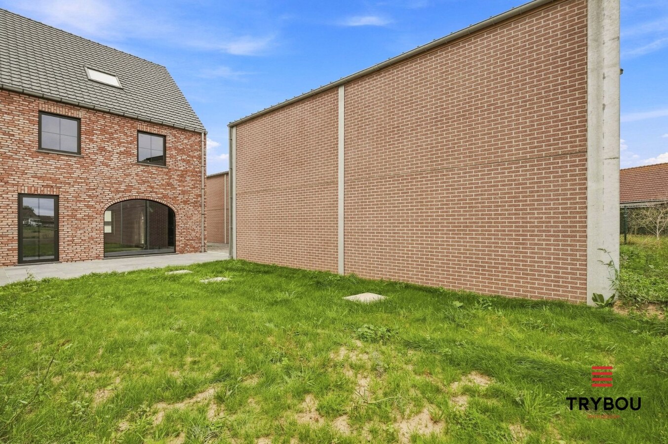 Ruime casco halfopen nieuwbouw met loods van 194m² in Merkem! 