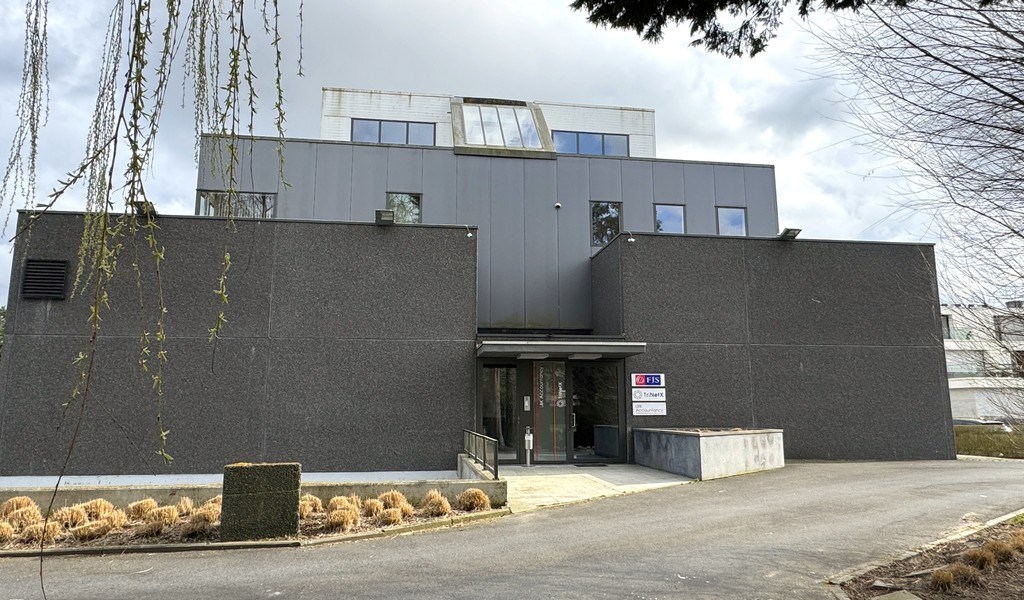 Ingedeelde kantoorruimte met parking te huur in Sint-Martens-Latem