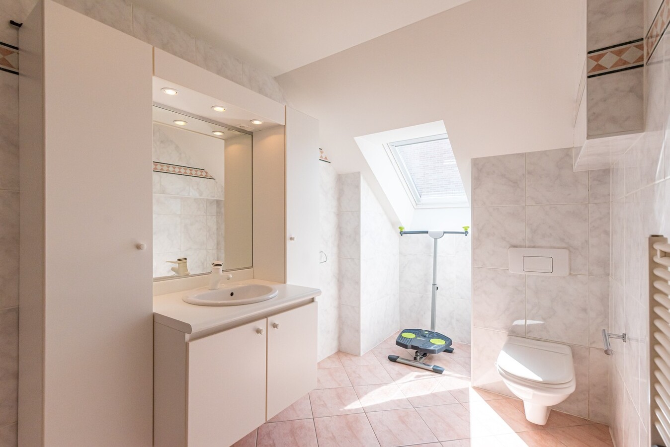 Stijlvol gerenoveerde woning in residentiële wijk op 1254 m² 