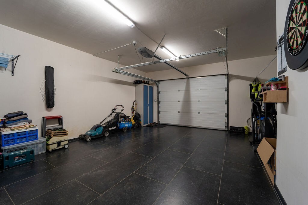 PRACHTIG GERENOVEERDE WONING MET 3 SLAAPKAMERS, 2 BADKAMERS, INPANDIGE GARAGE EN PAARDENSTALLINGEN MET ENERGIEZUINIG EPC TE WIJER (NIEUWERKERKEN) 