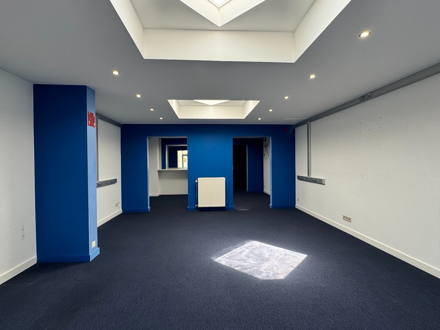 Handelspand op centrale ligging te Deinze 