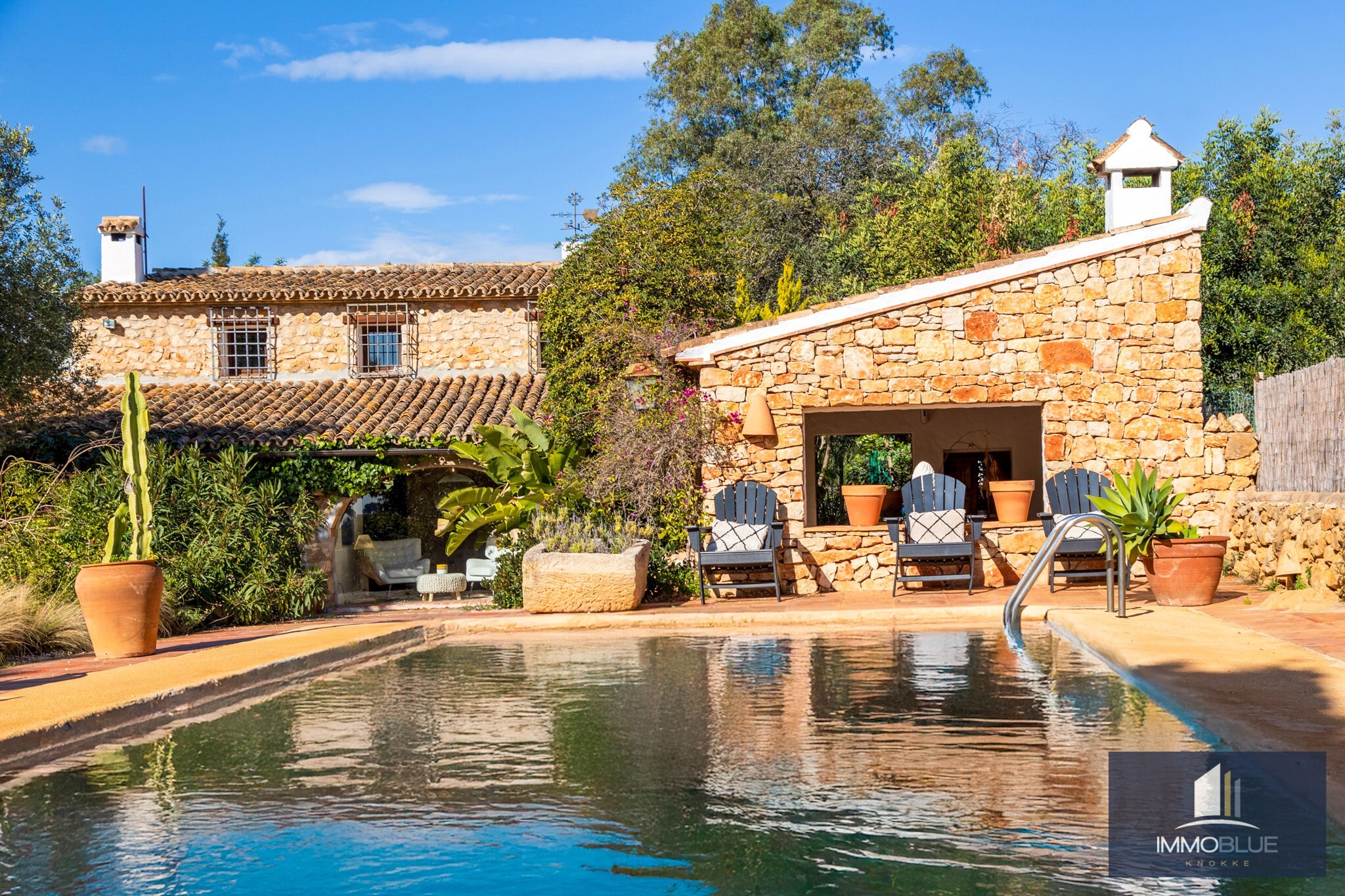 Dit uitzonderlijke landgoed, gelegen op een royaal perceel van 18.500 m² . 