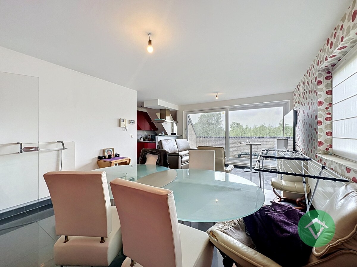 Lichtrijk appartement met garage en prachtig zicht op het park ’t Oosthof te Koekelare 