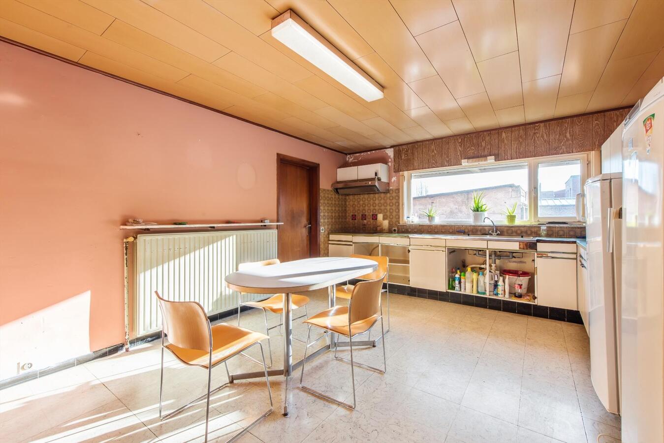 Ruime vrijstaande woning met garage op een perceel van 915 m² 