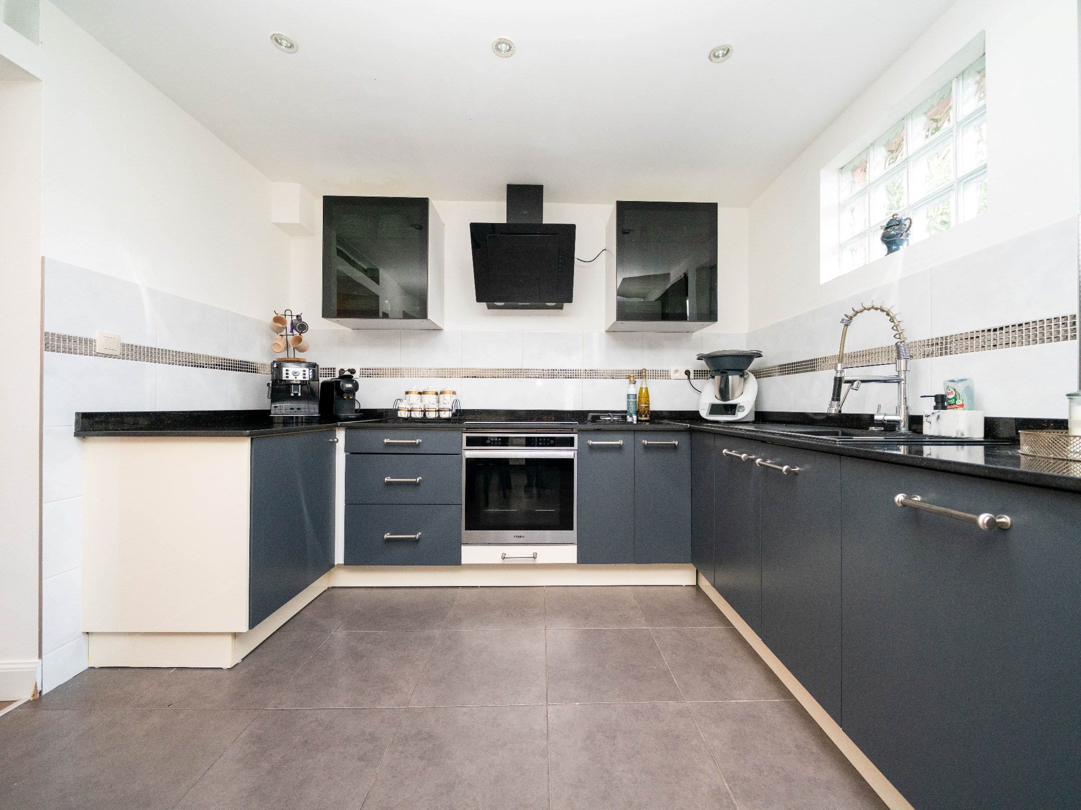 Ruime woning met 5 kamers, 4 badkamers en tuin 