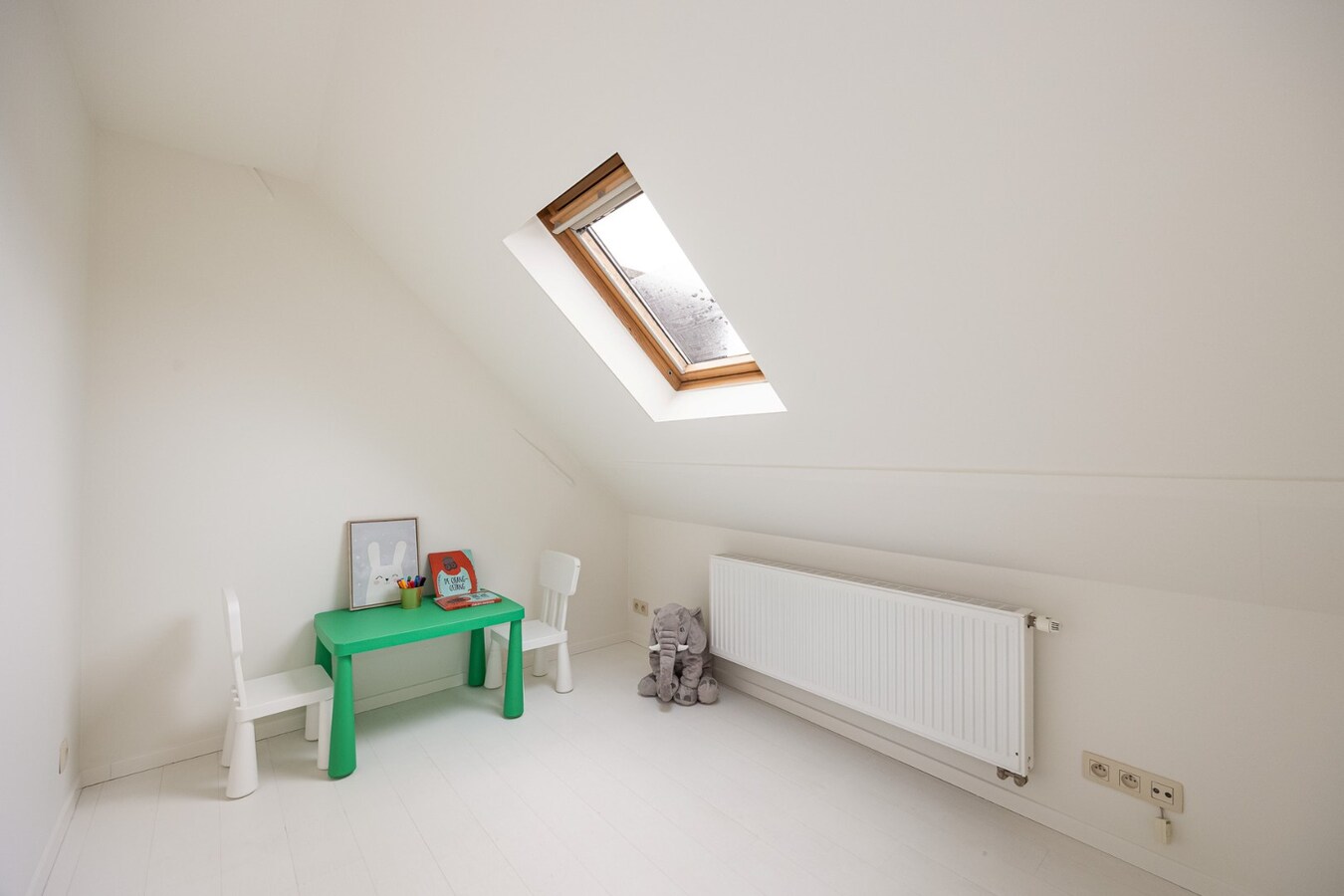 Instapklare woning met 3 slpk en stadstuin te Stabroek! 