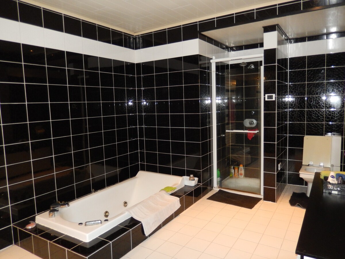 Instapklaar 3 slaapkamer appartement met groot zuidgericht terras 