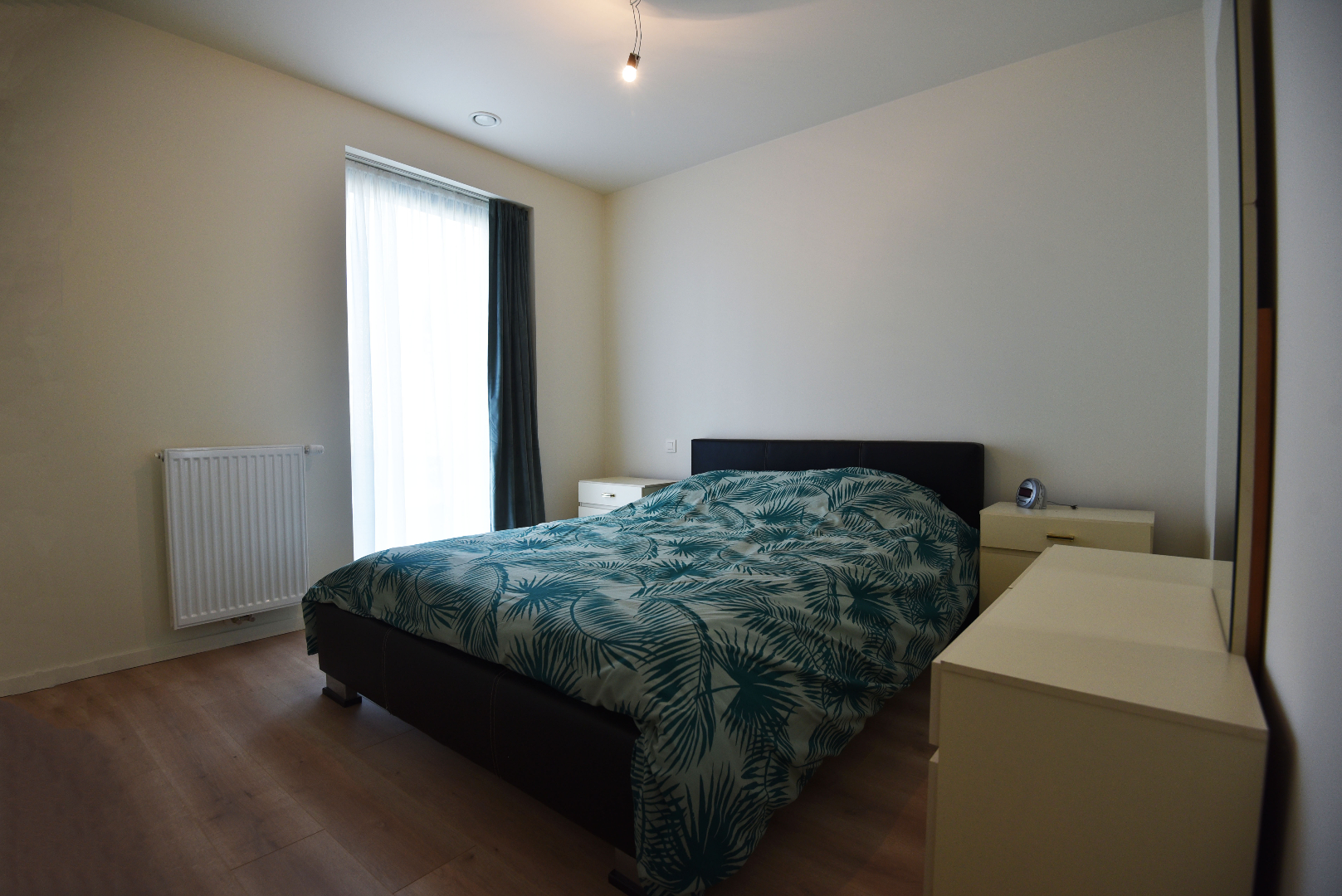 Nieuwbouw gelijkvloers app. met 2 slpks, tuin en terras te Adegem 