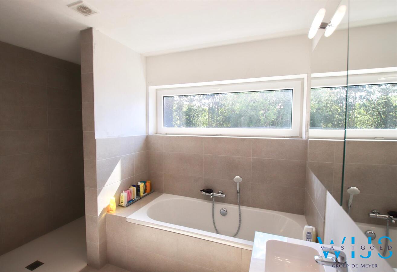 Enorm ruime nieuwbouwwoning op een perceel van 1088 m² te ERTVELDE ! 