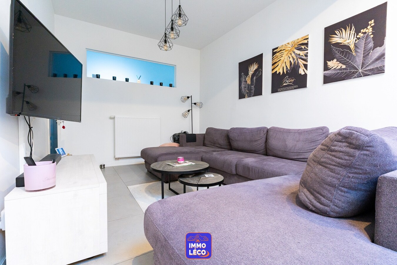 Maison entièrement rénovée avec beaux volumes, terrasse et jardin. 