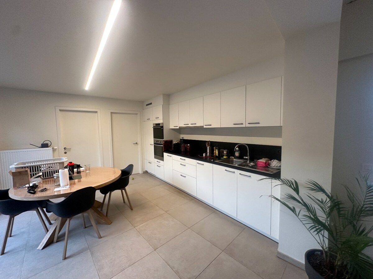 Ruime woning met zonnige tuin in centrum Merkem 