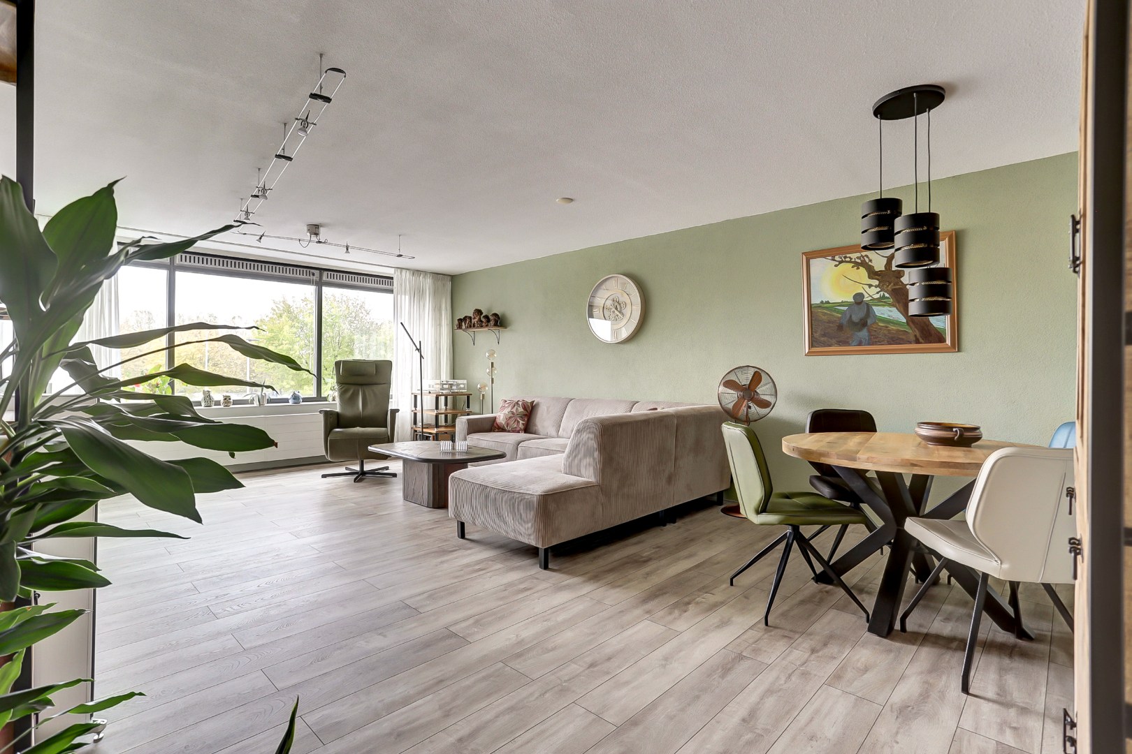 Op een fantastische locatie gelegen 3-kamer woning op de 2e etage met uitzicht op "de Vijver" van Prinsenland. 