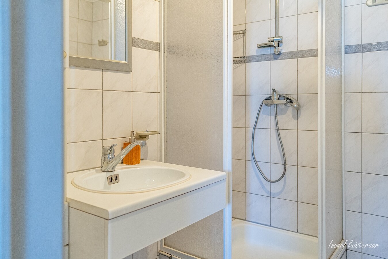 Ruime woning met paardenstallen op ca. 85 are te Kinrooi 