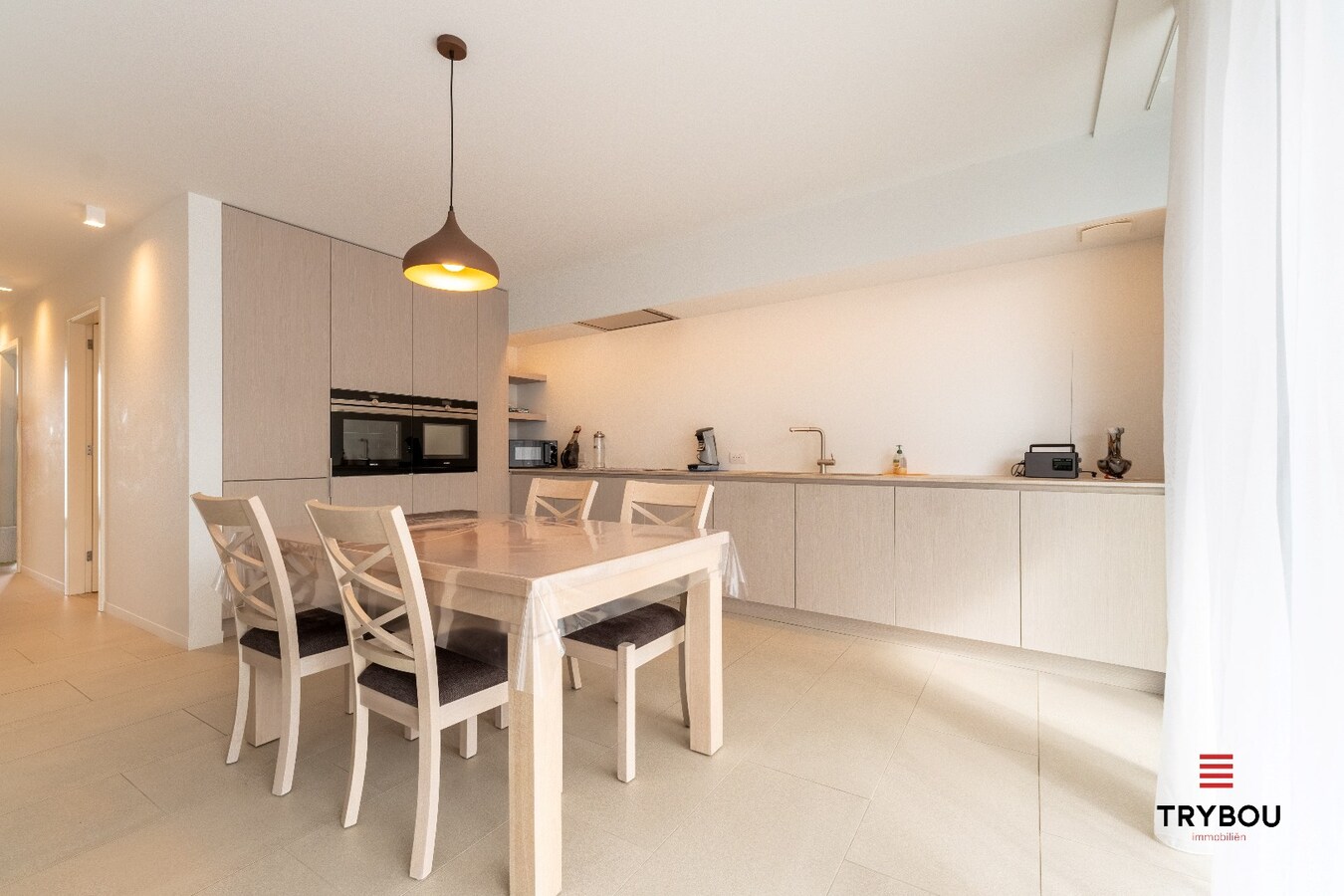 Appartement met 3 slaapkamers, garage en 2 staanplaatsen in Houthulst! 
