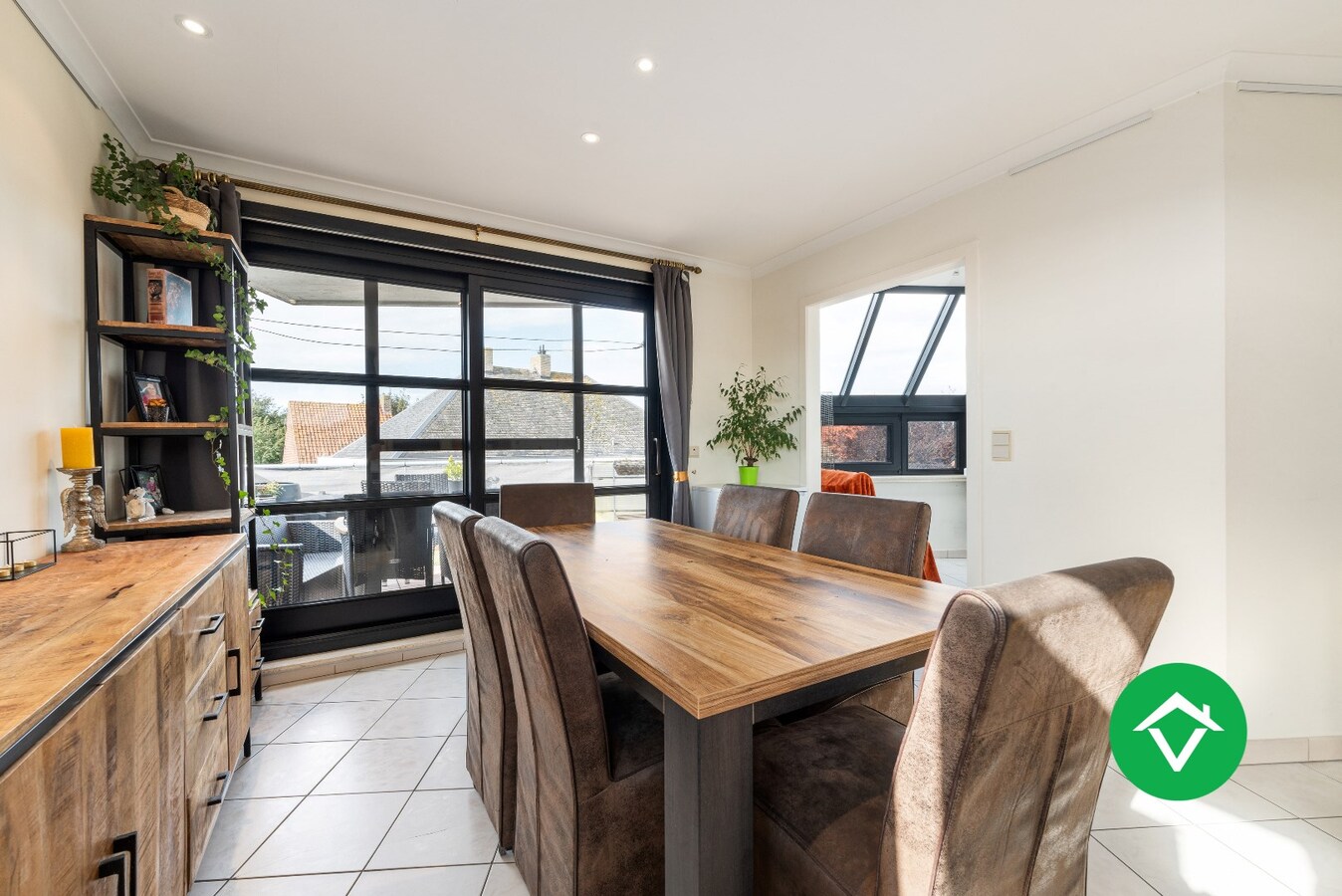 Instapklaar appartement met 3 slaapkamers en garage 