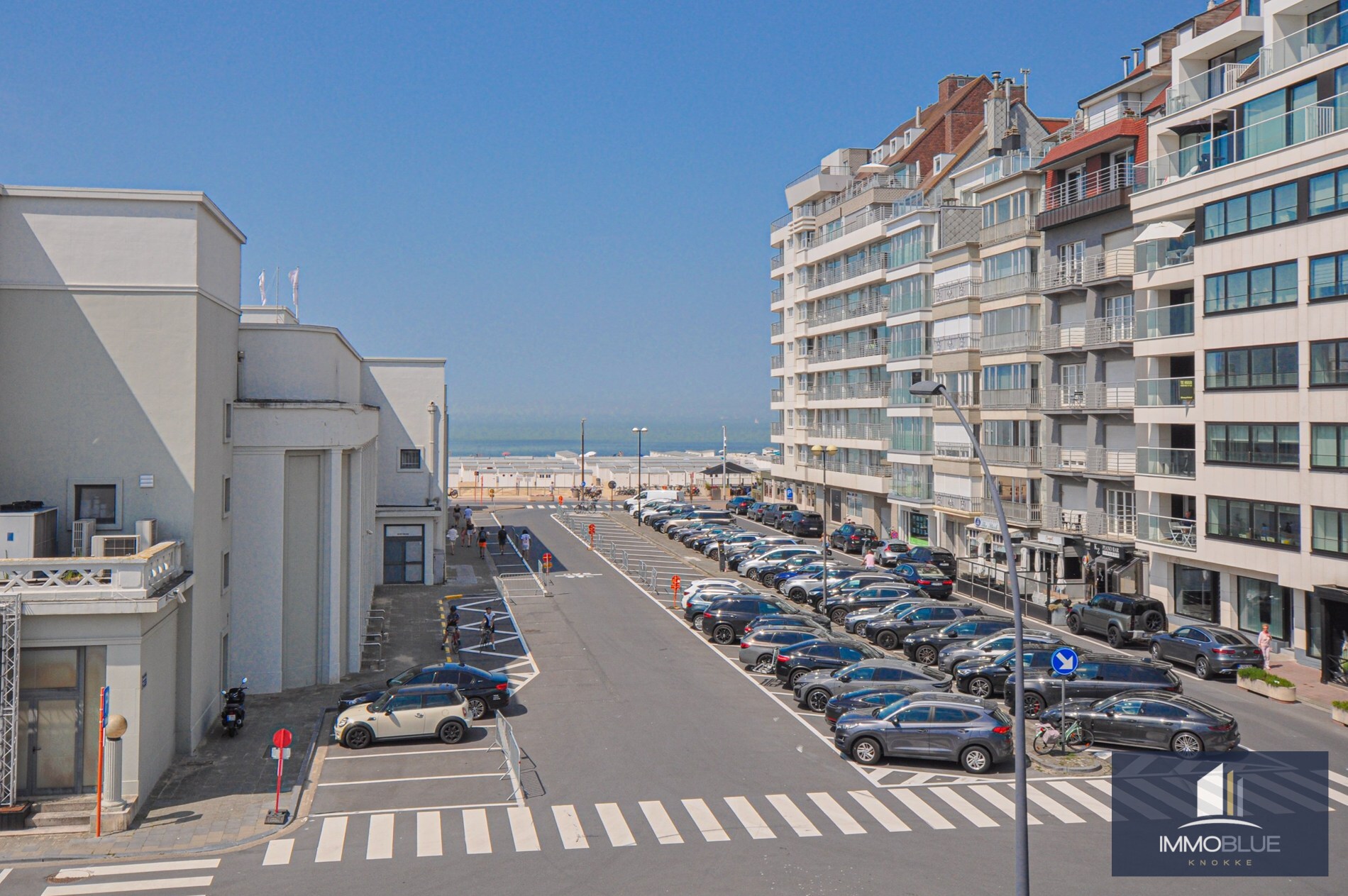Exclusieve villa: Uitzonderlijk volledig gerenoveerde villa met frontaal zeezicht. 