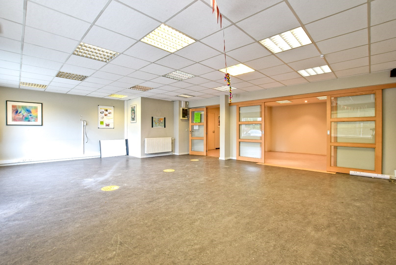 Centraal gelegen handelsruimte (148 m²) in centrum Diksmuide! 