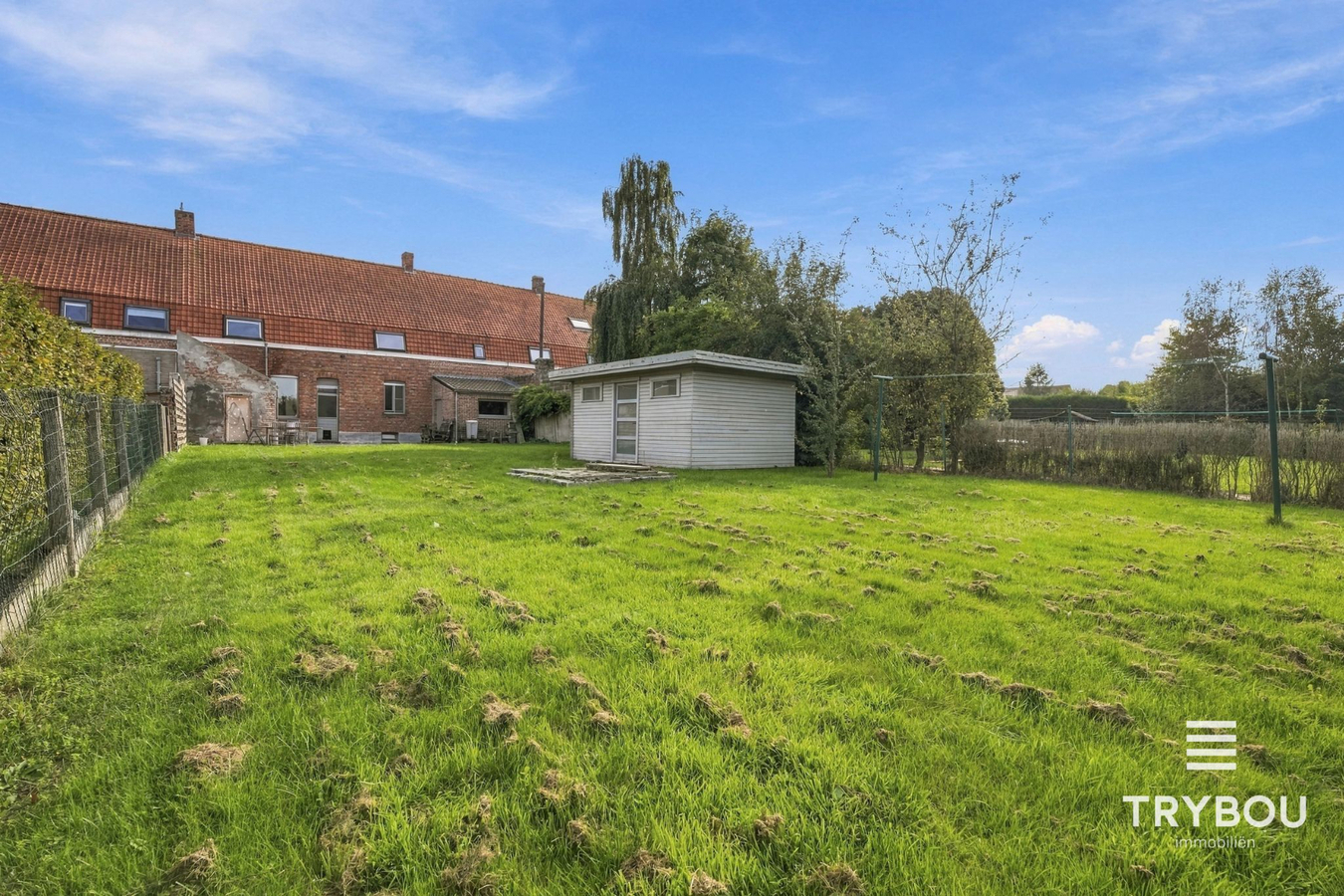 Ruime gezinswoning met 4 slaapkamers, garage en aangename tuin in Merkem! 