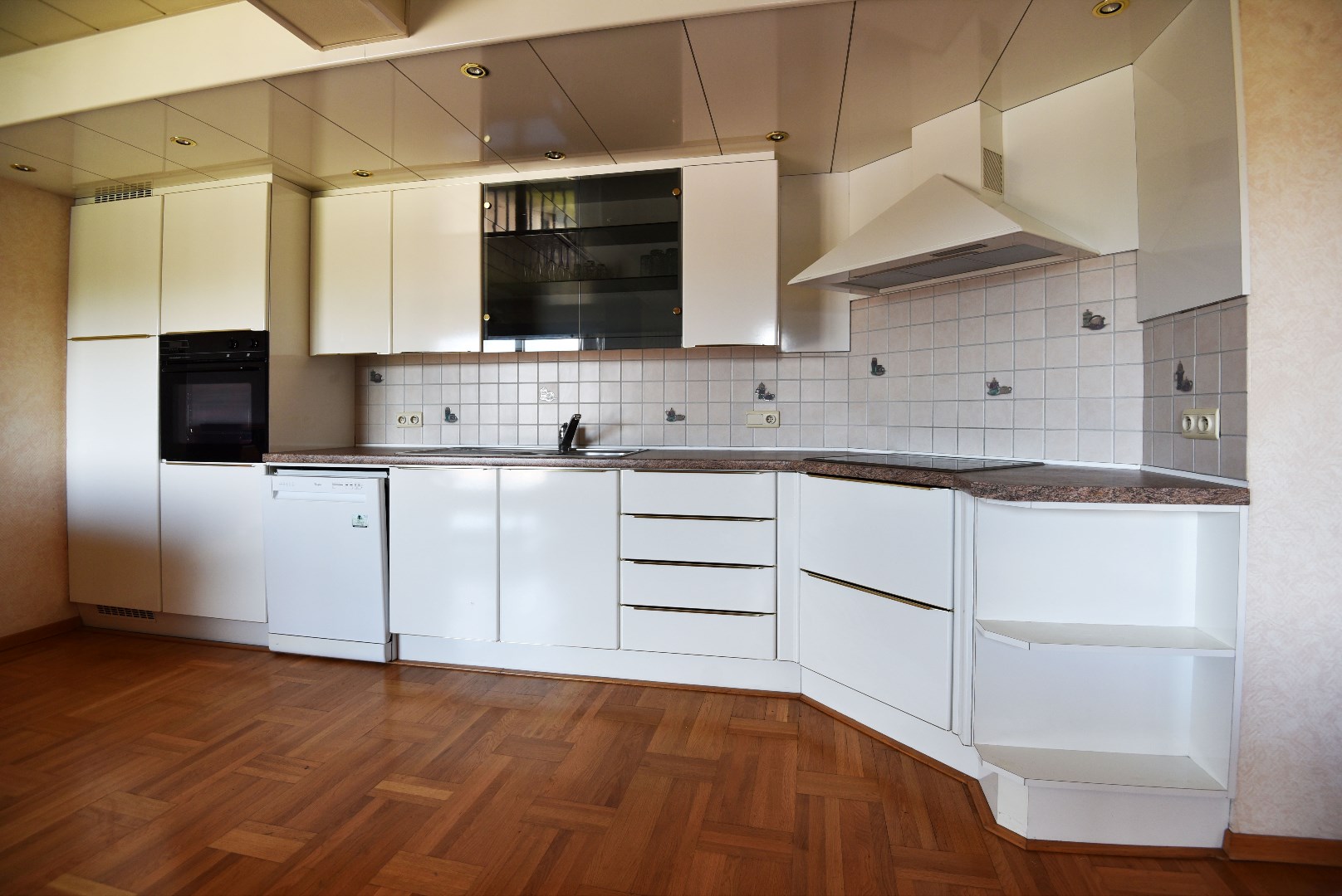 Ruime serviceflat (80m²) met 2 slpks,  2 terrassen en ruime garage (21m²) te Maldegem 