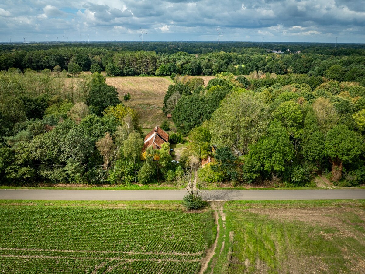 Authentic farm with meadow on approximately 1ha in Ham 